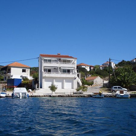 Apartments Mirko Vinisce Exterior photo