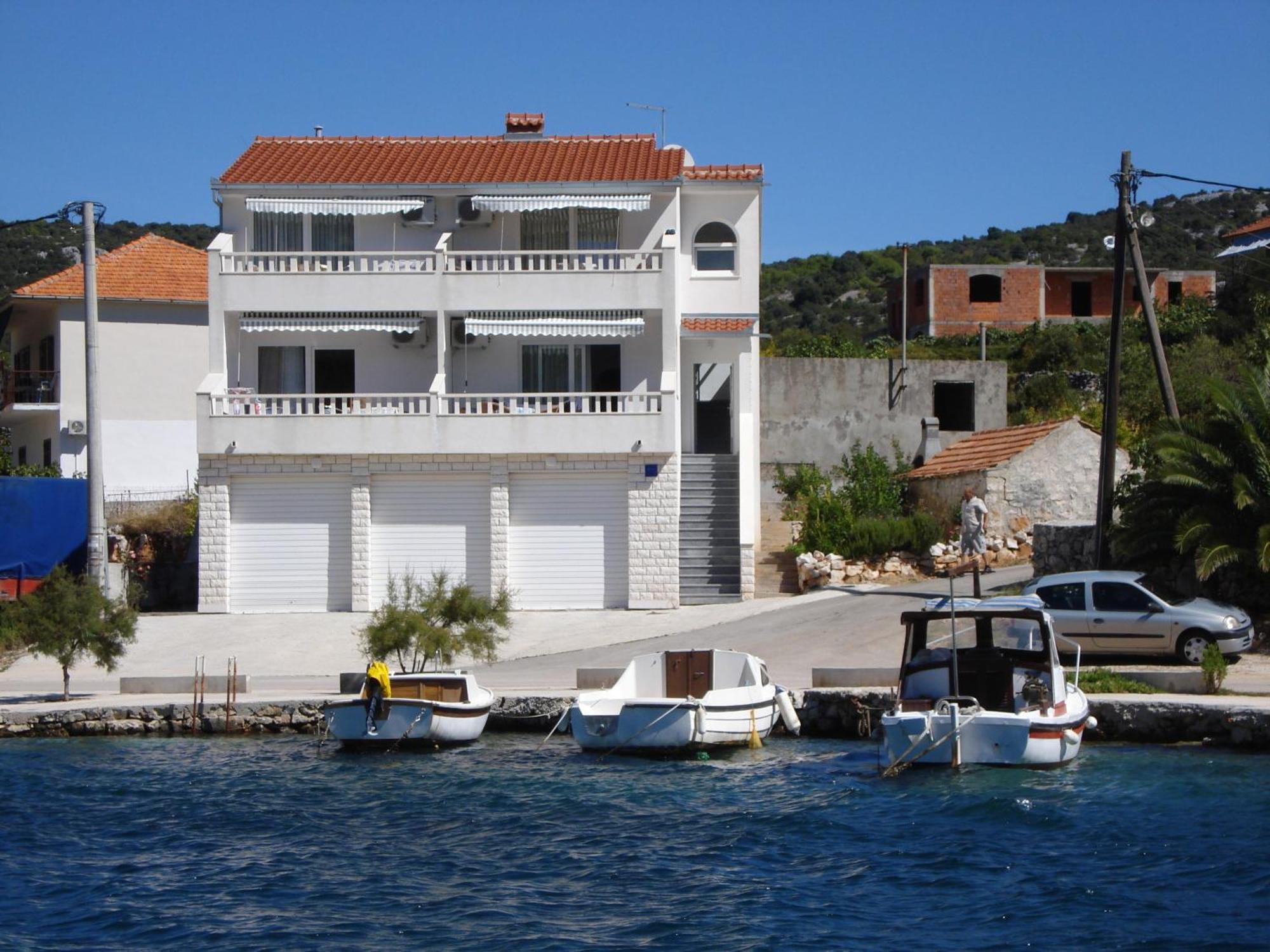 Apartments Mirko Vinisce Exterior photo